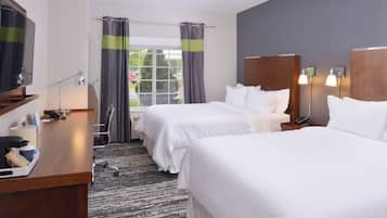 Traditional Room, 2 Queen Beds, Non Smoking | Bathroom