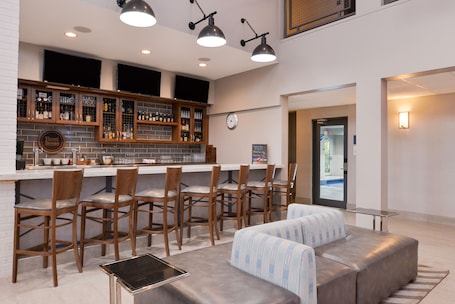 Bar (on property). Four Points by Sheraton Mt Prospect O'Hare