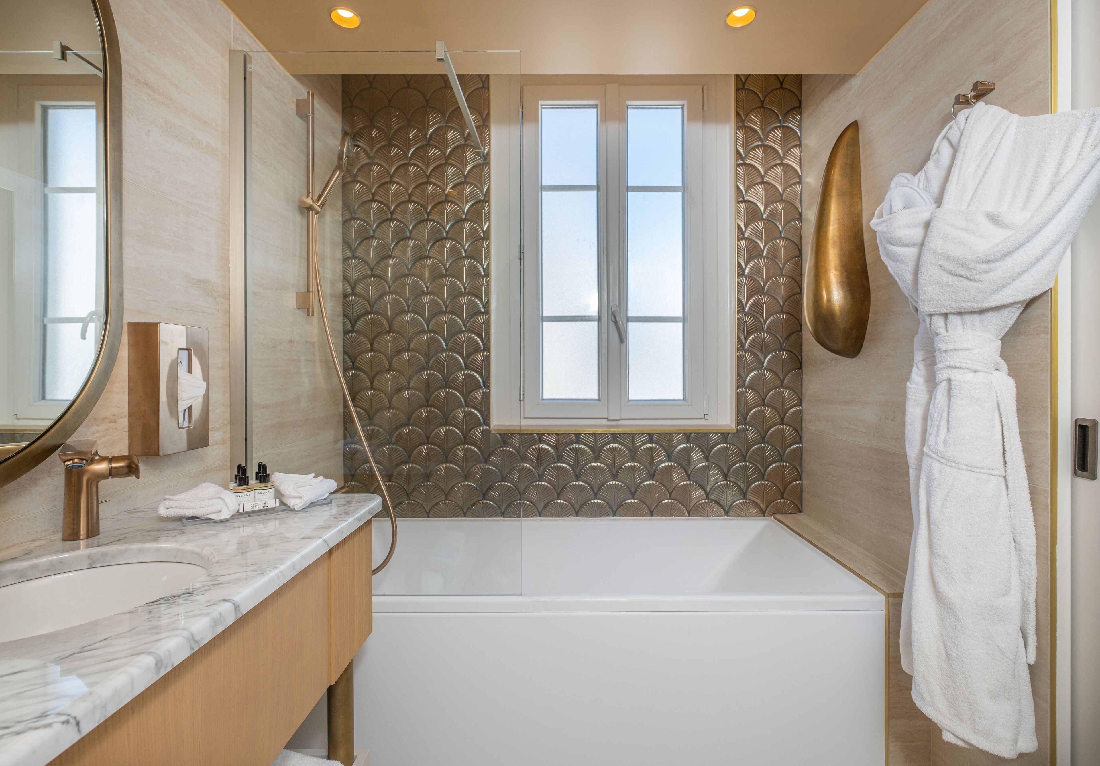 deluxe triple room | bathroom | free toiletries, hair dryer, bathrobes, slippers