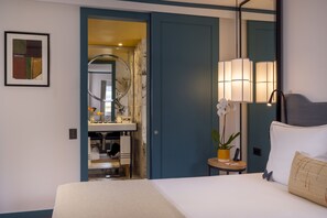 Suite (Free bottle of champagne and Spa&Fit) | Premium bedding, minibar, in-room safe, individually decorated