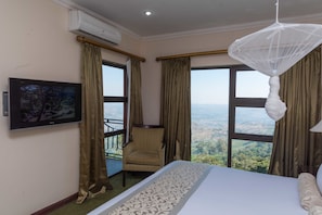 Minibar, in-room safe, desk, soundproofing