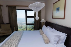 Suite | Minibar, in-room safe, desk, soundproofing - Sunbird Ku Chawe Hotel (Zomba)