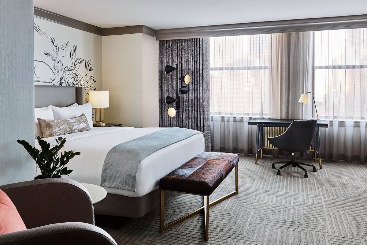Grand Room, 1 King Bed, Non Smoking | Frette Italian sheets, premium bedding, in-room safe, desk