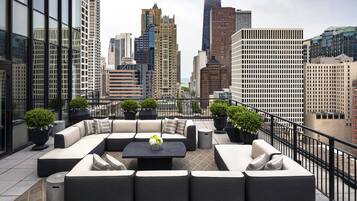 Frette Italian sheets, premium bedding, in-room safe, desk