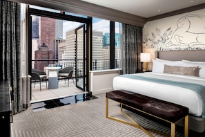 Frette Italian sheets, premium bedding, in-room safe, desk