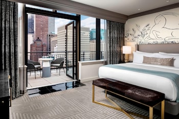 Junior Suite, 1 King Bed, Terrace | Frette Italian sheets, premium bedding, in-room safe, desk at The Gwen, a Luxury Collection Hotel, Michigan Avenue Chicago
