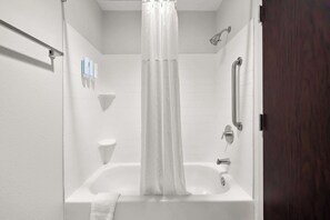 Combined shower/bathtub, free toiletries, hair dryer, towels - Country Inn & Suites by Radisson, LSU/Medical Corridor (Baton Rouge)