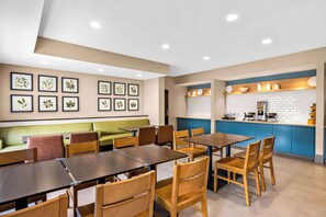 Free daily self-service breakfast  - Country Inn & Suites by Radisson, LSU/Medical Corridor (Baton Rouge)