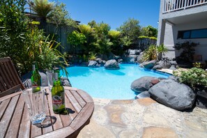 BBQ/picnic area - Baycrest Lodge (Taupo)