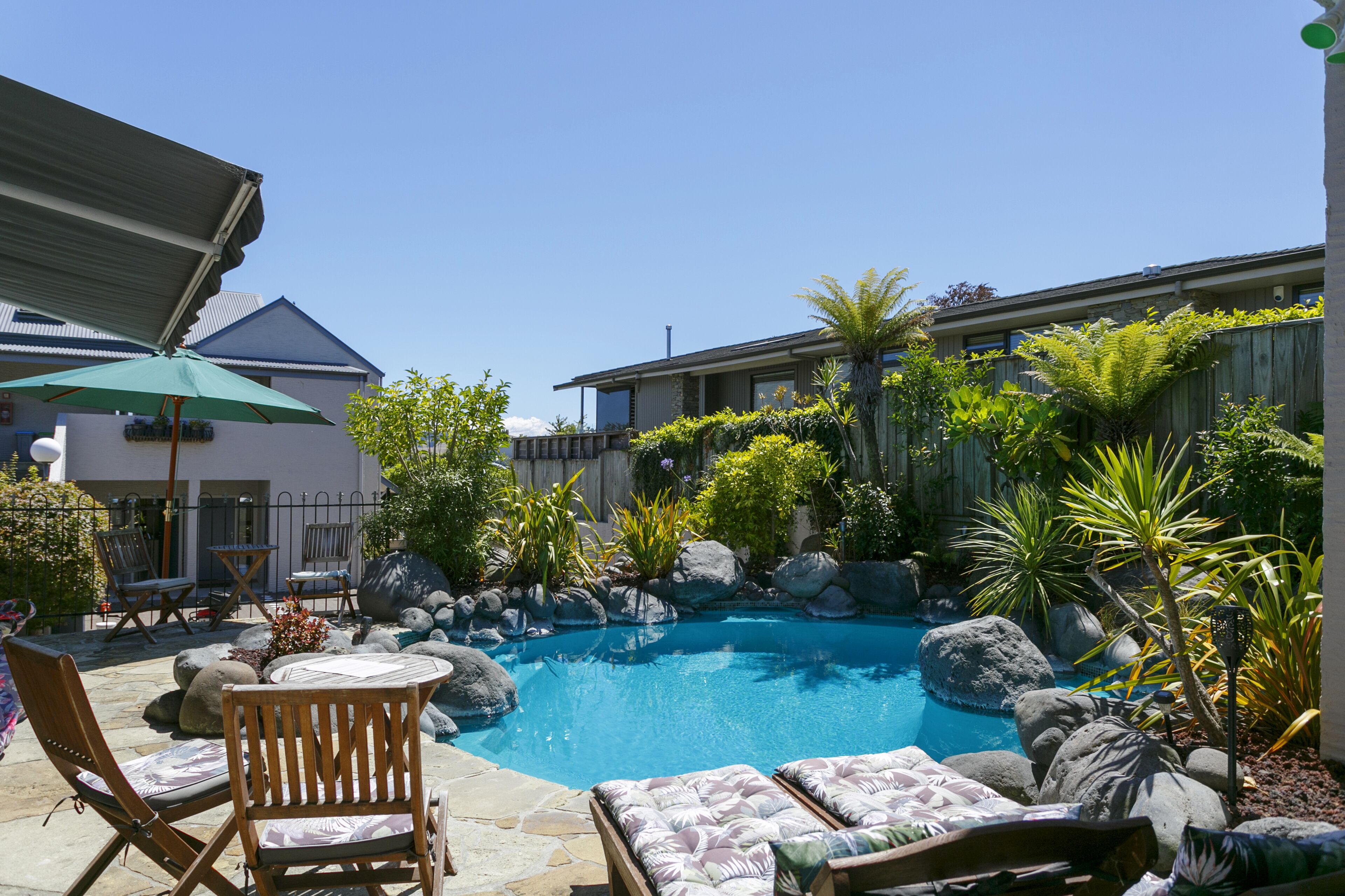 Außenpool, beheizter Pool, Liegestühle