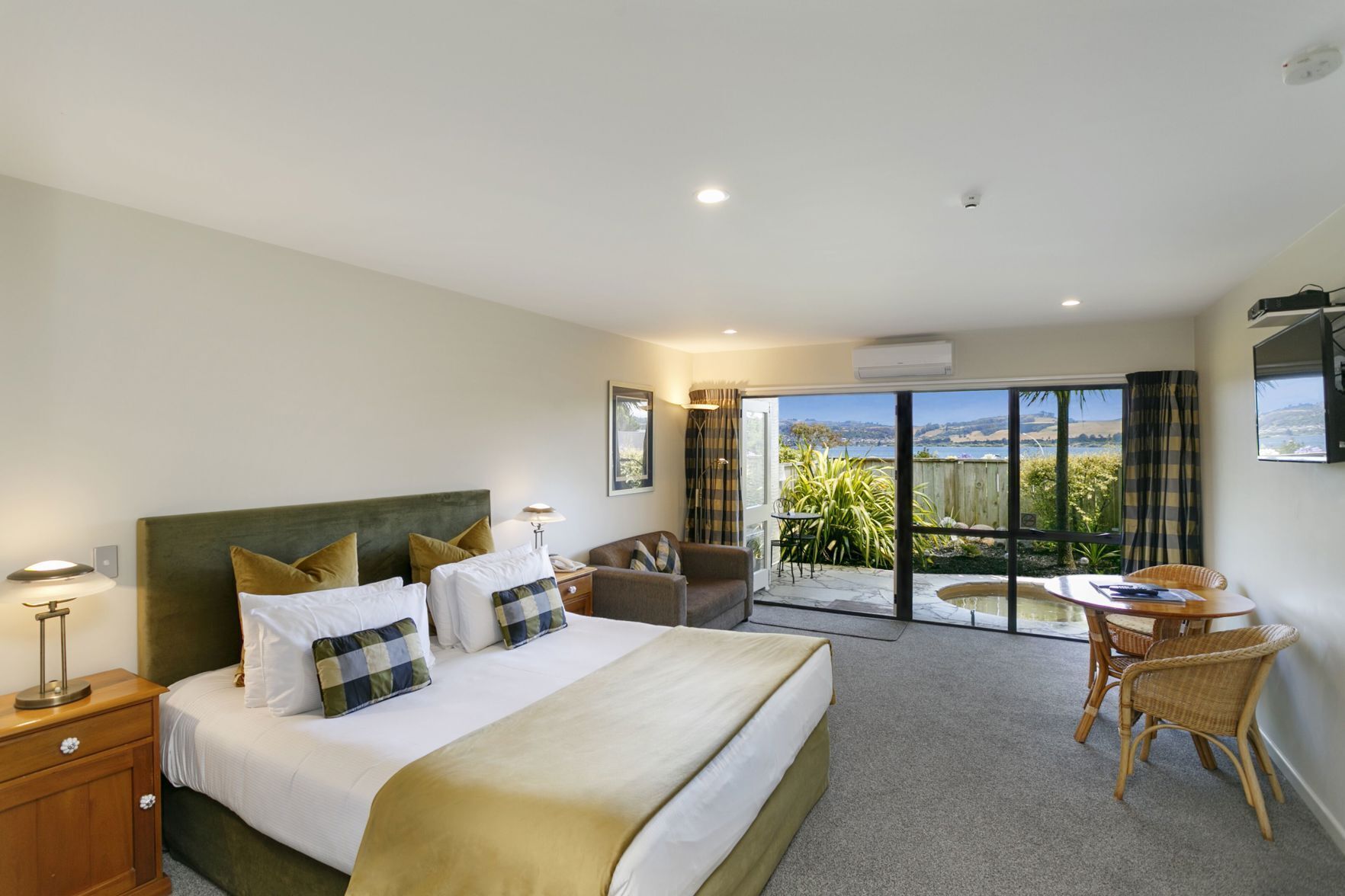 Hochwertige Bettwaren, Bügeleisen/Bügelbrett, kostenloses WLAN