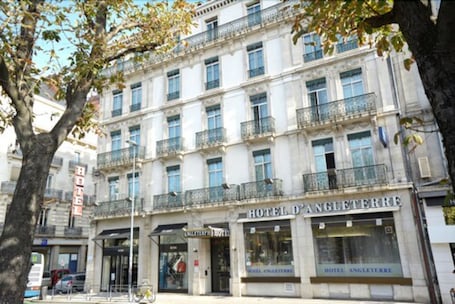 Front of property. Hôtel d'Angleterre Grenoble Hyper-Centre