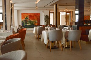 3 Restaurants, Frühstück, Mittagessen, Abendessen, internationale Küche