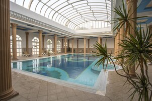 2 piscinas al aire libre, sombrillas, sillones reclinables de piscina