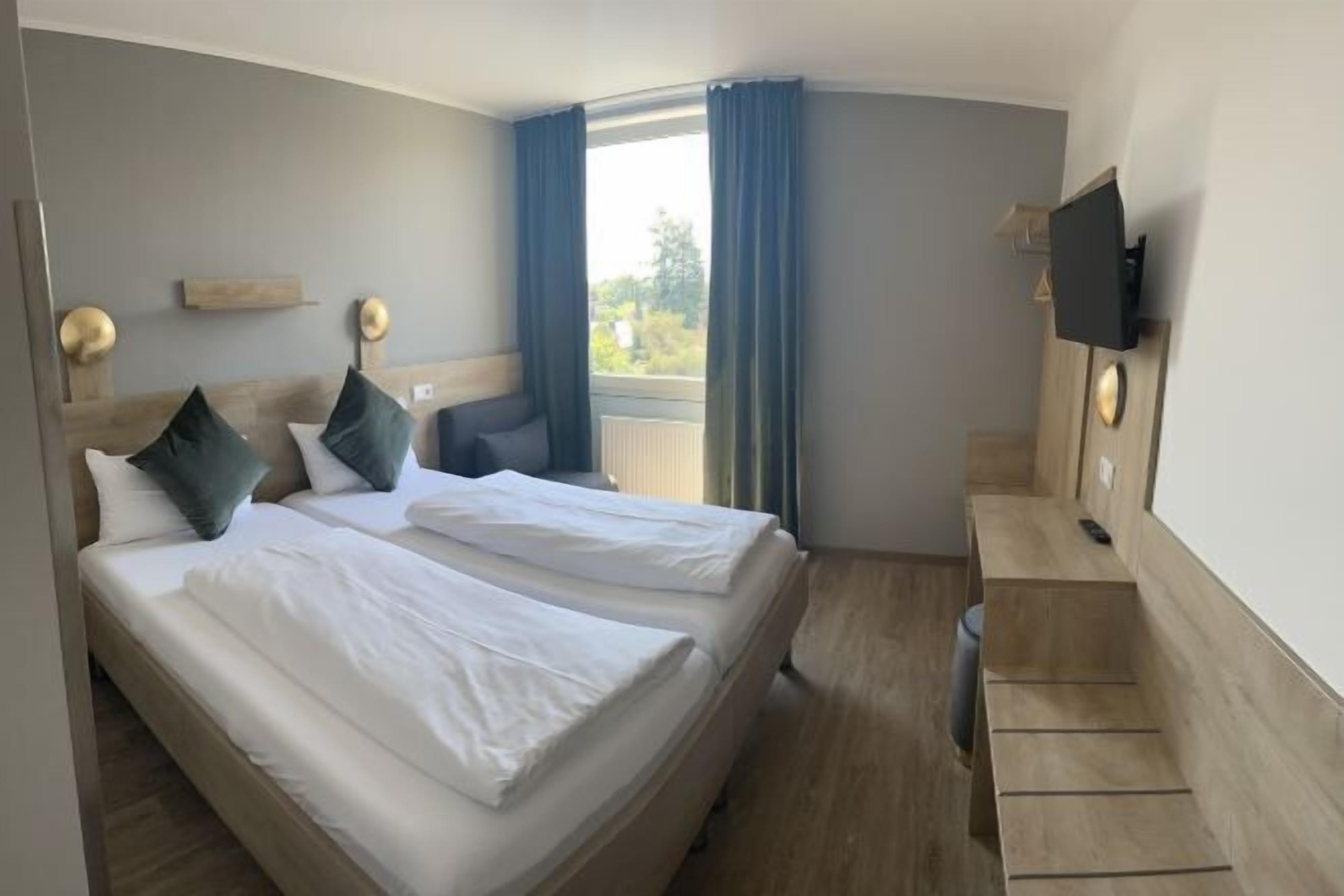 Ropa de cama hipoalergénica, escritorio, wifi gratis y ropa de cama