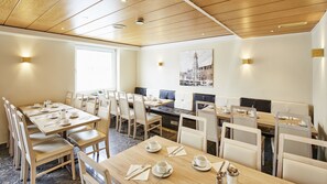 Frokostbuffé hver dag (EUR 12 per person)