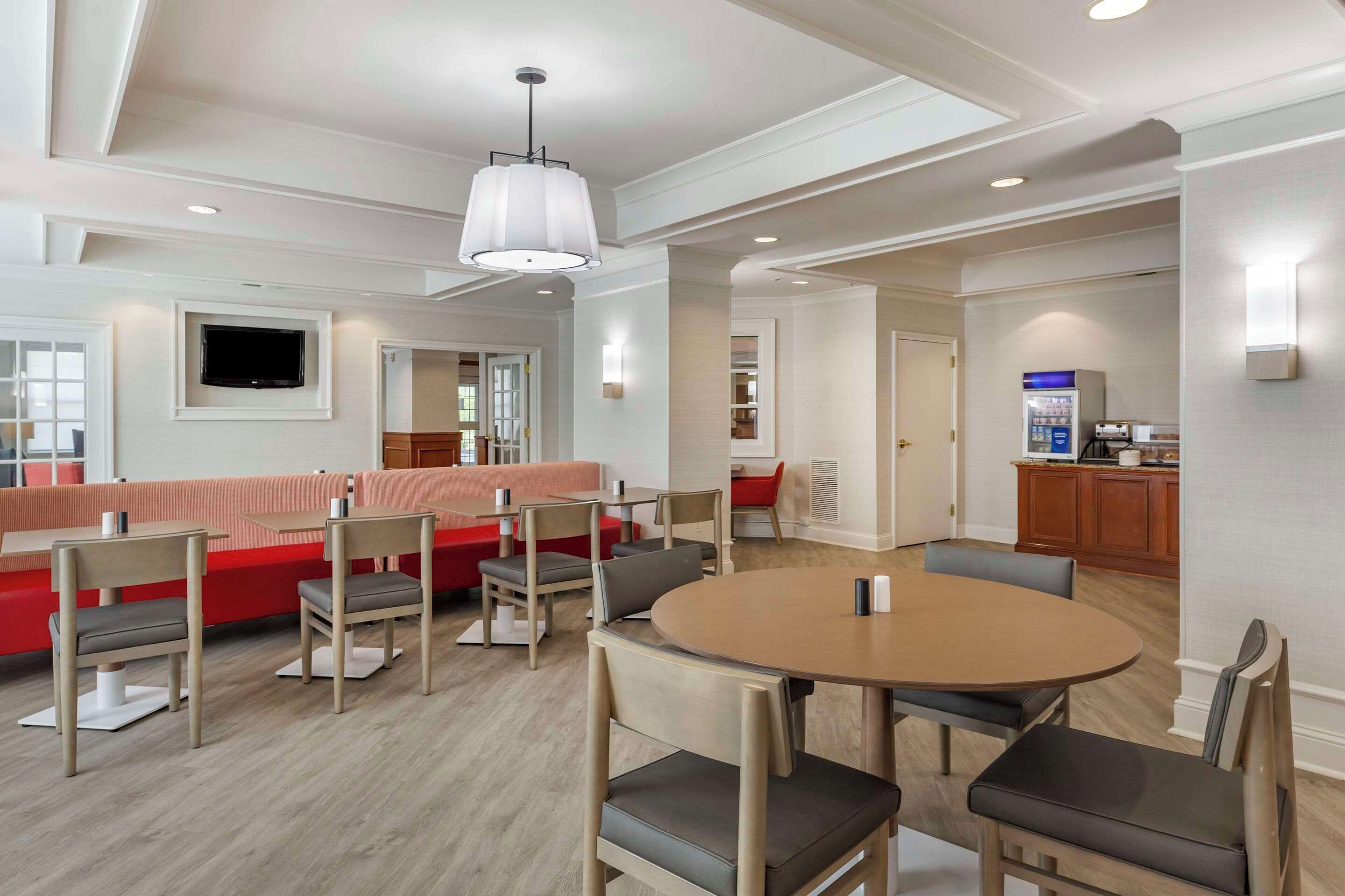 free daily full breakfast