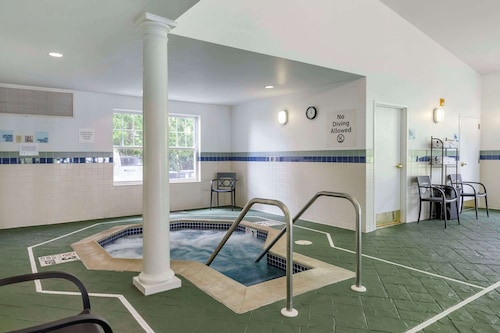 Comfort Inn & Suites Hadley - Amherst