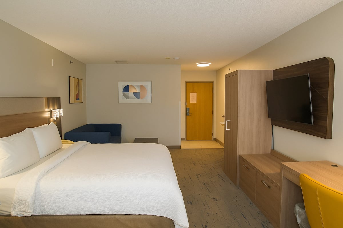 Desk, iron/ironing board, free cots/infant beds, rollaway beds