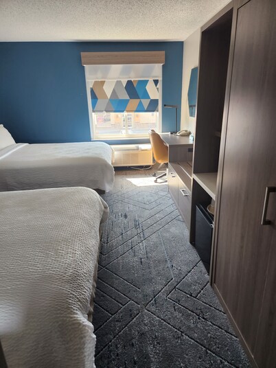 Holiday Inn Express & Suites Alliance by IHG