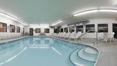 Holiday Inn Express & Suites Alliance by IHG