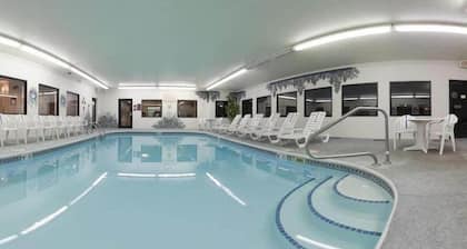 Holiday Inn Express & Suites Alliance by IHG