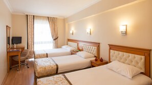 Standardværelse til 3 personer | Italienske lagner fra Frette, premium-sengetøj, Select Comfort-senge