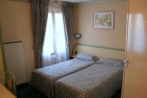 Habitación | Escritorio y wifi gratis