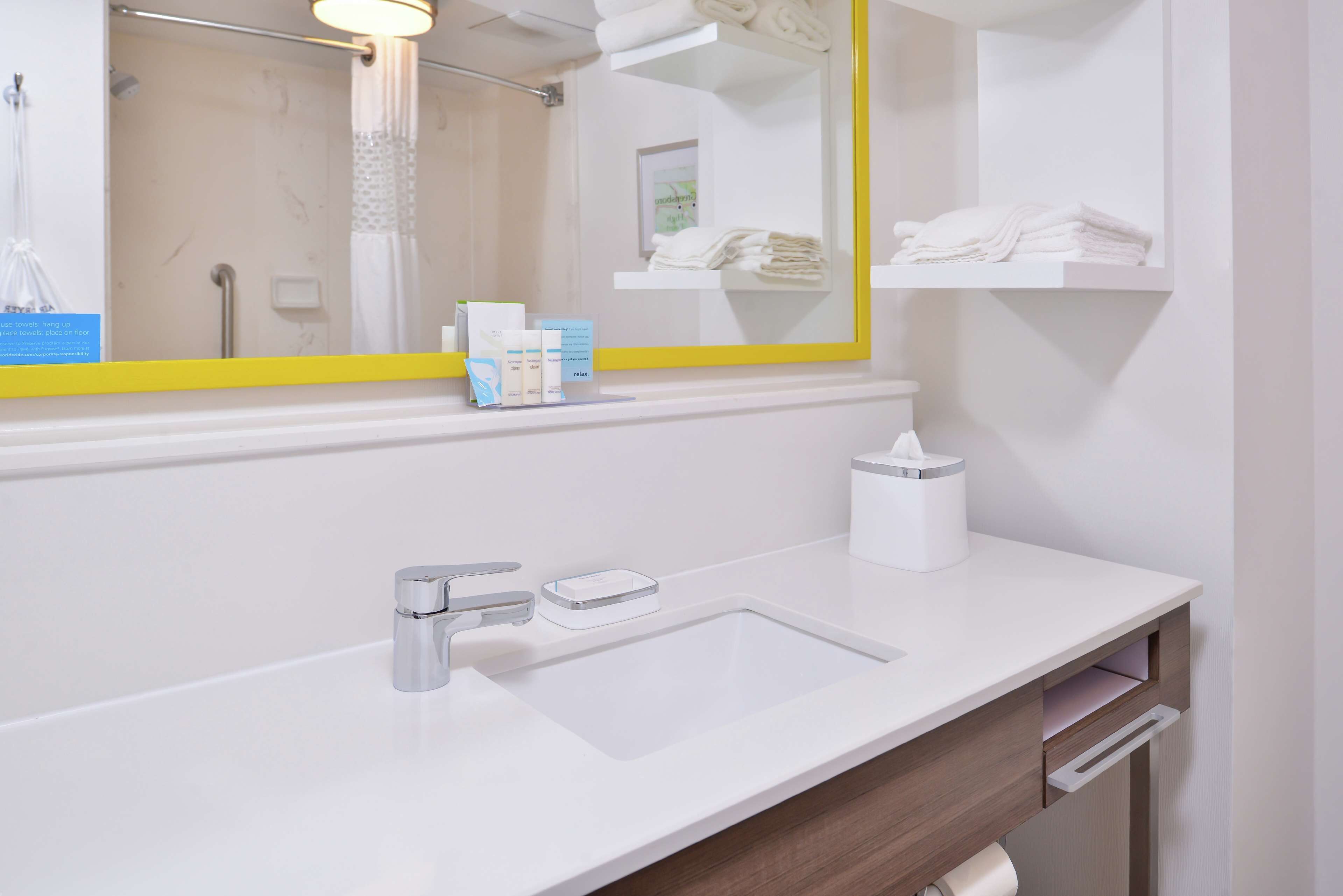 combined shower/bathtub, free toiletries, hair dryer, towels