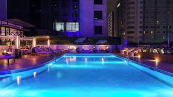 2 Außenpools, Liegestühle