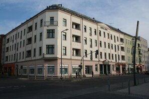 A multi-story hotel with a corner entrance, balconies, and a street view. - Hotel Nova Berlin (Berlin)