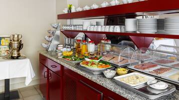 Tägliches Frühstücksbuffet (12.50 EUR pro Person)