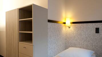 Standard-Einzelzimmer | 2 Schlafzimmer, Allergikerbettwaren, Minibar, Zimmersafe