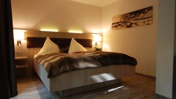 Double Room | Cribs/infant beds, rollaway beds, free WiFi