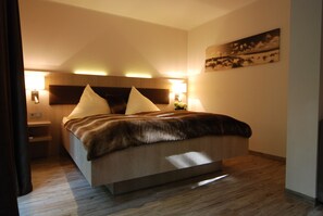 Double Room | Cribs/infant beds, rollaway beds, free WiFi