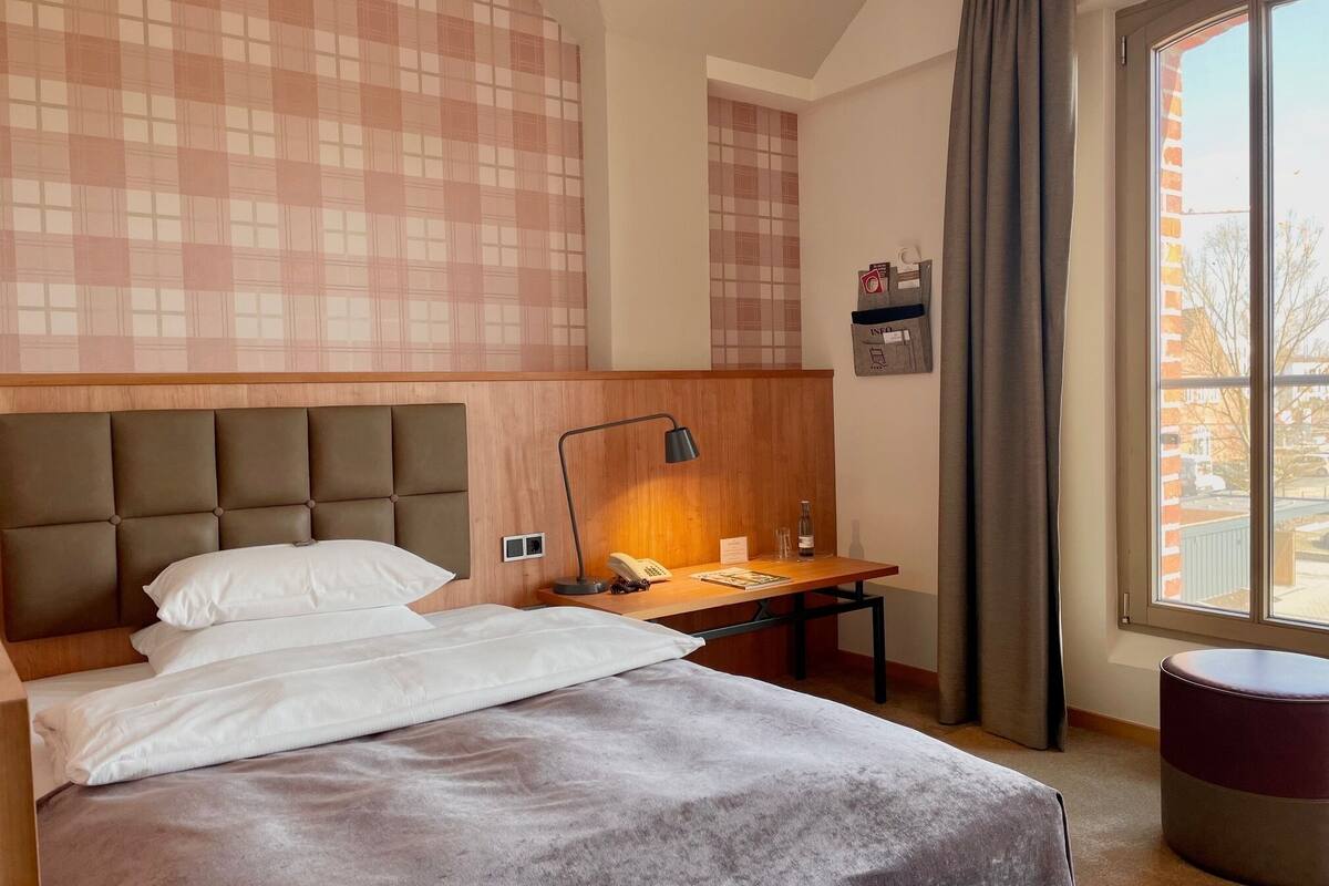 Chambre Simple | Literie hypoallergénique, coffres-forts dans les chambres