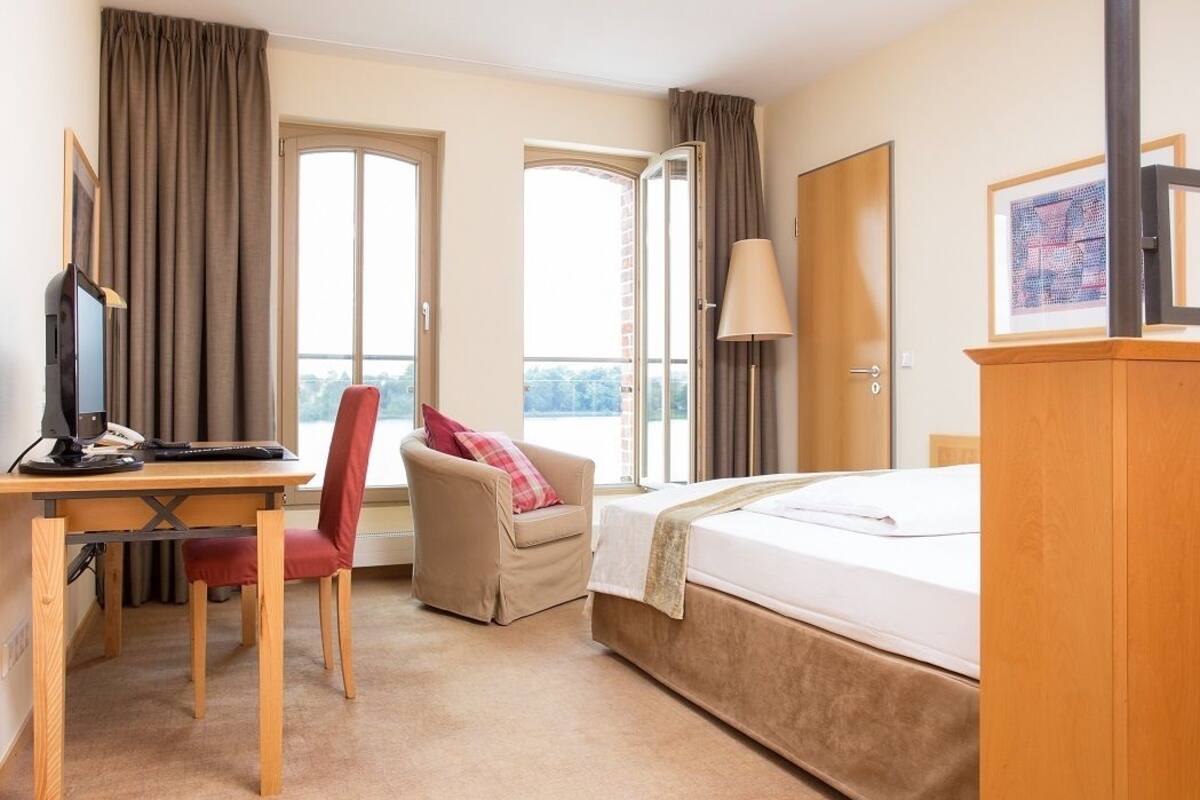 Chambre Simple, vue lac | Literie hypoallergénique, coffres-forts dans les chambres