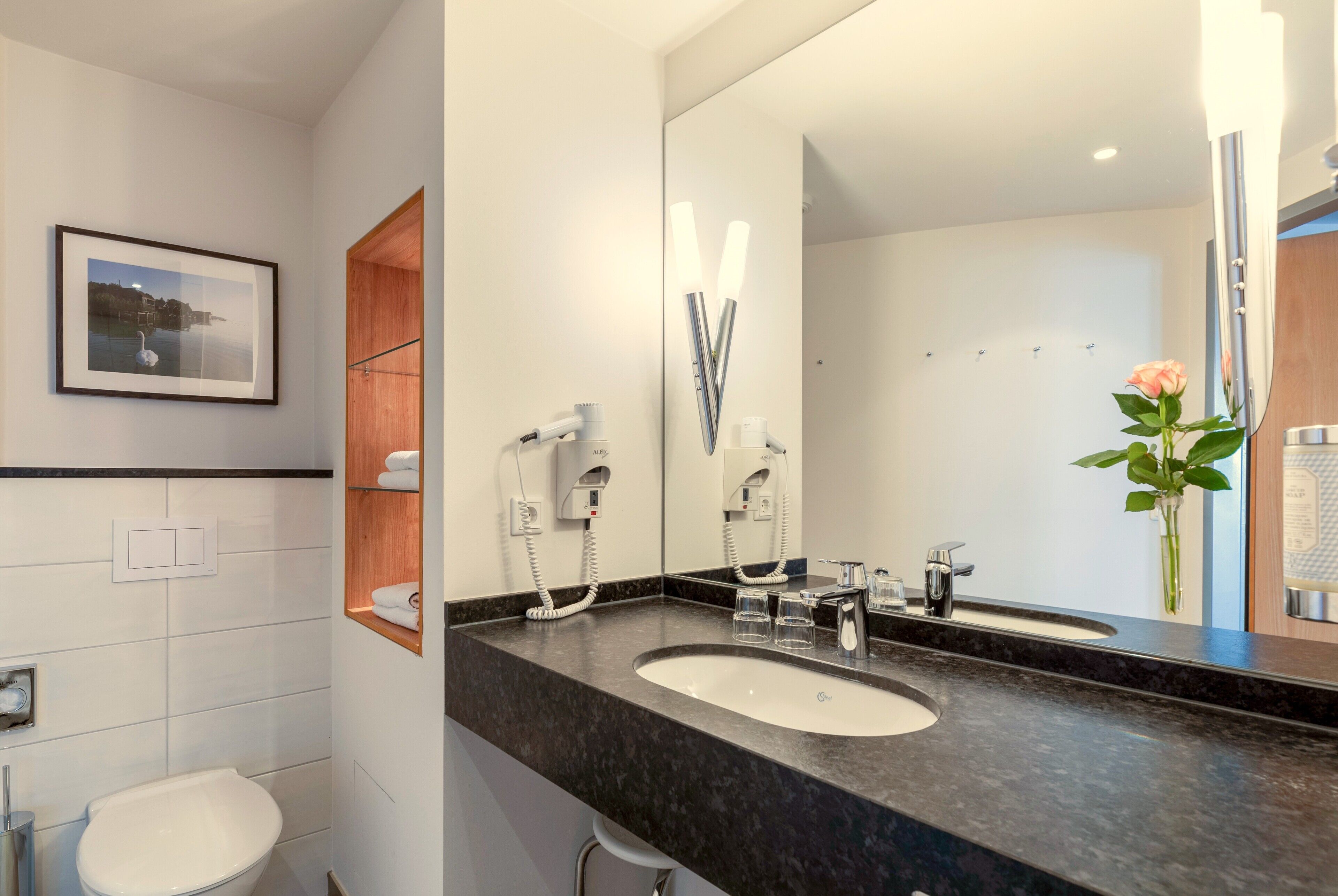 superior double room | hypo-allergenic bedding, in-room safe, individually decorated, desk