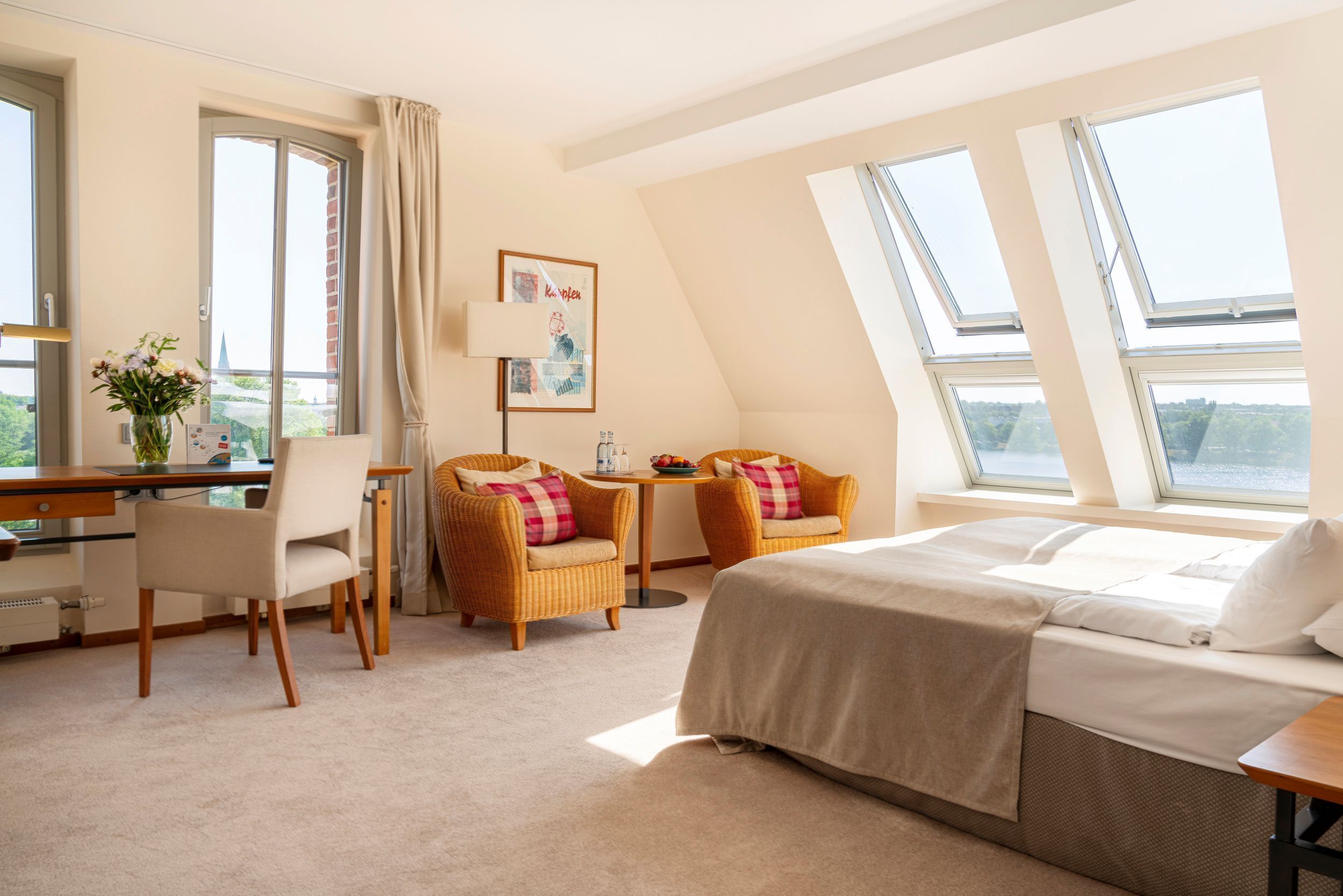 Studio Suite, Lakeside | Hypo-allergenic bedding, in-room safe, individually decorated, desk