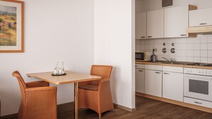Full-size fridge, stovetop - Ariva Boardinghouse Platanenhof (Mannheim)