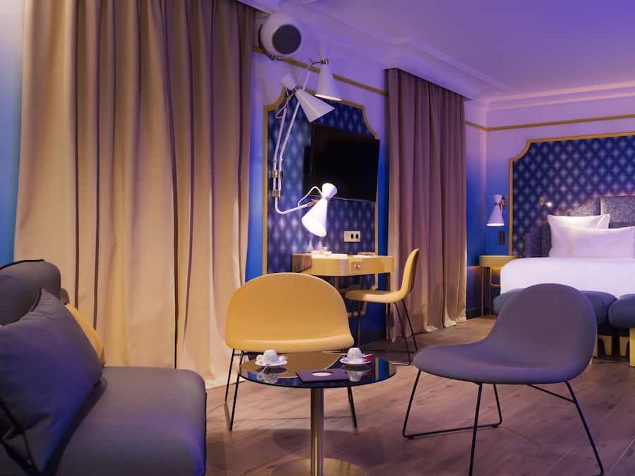 Ropa de cama de alta calidad y minibar