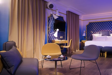 Idol Hotel
