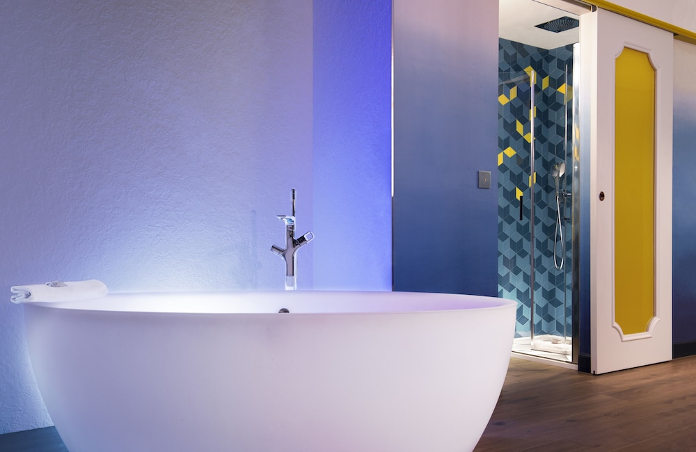 Idol Hotel by null