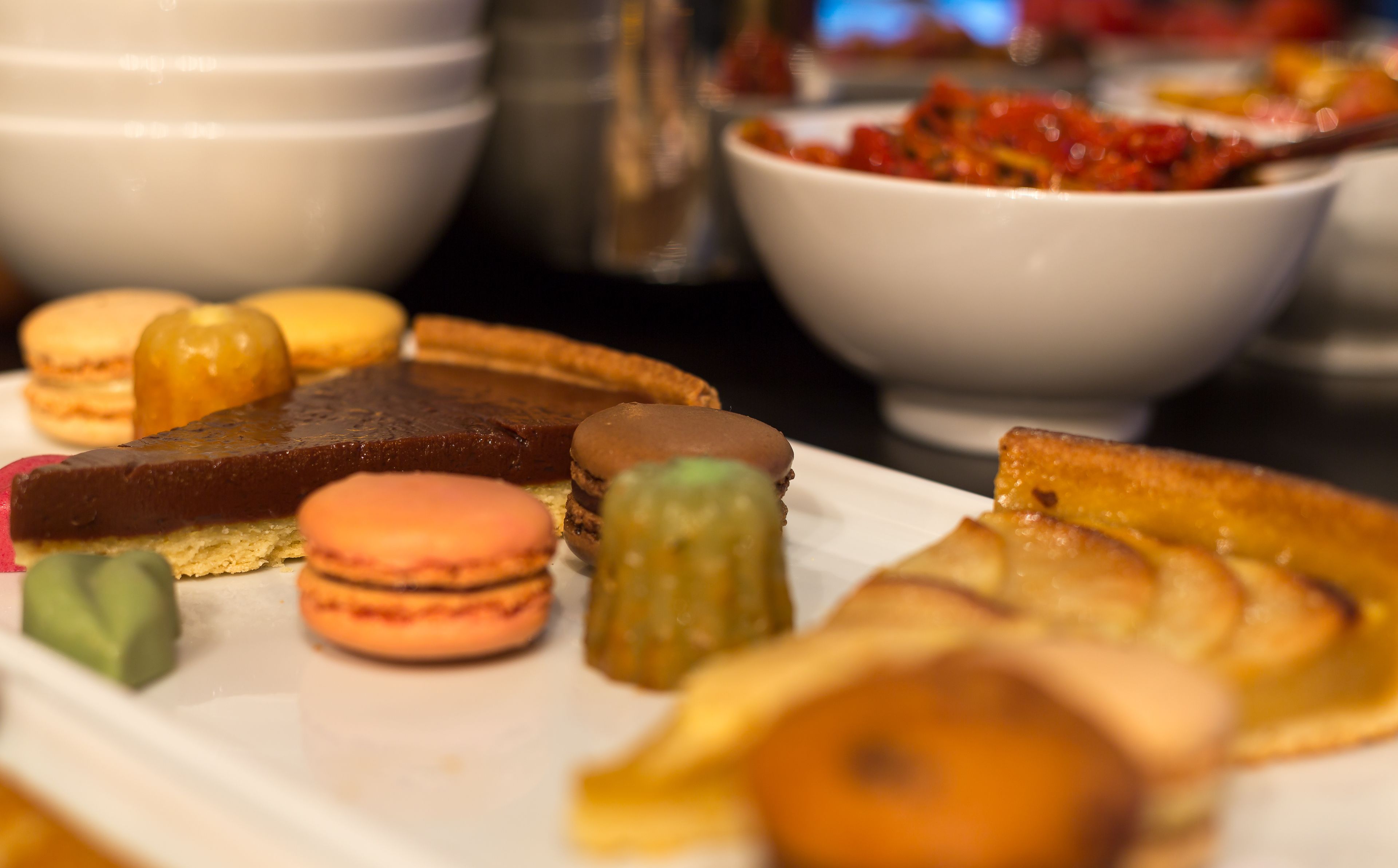 daily full breakfast (eur 17 per person)