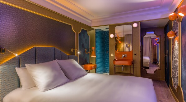 Superior Double Room (Moon blue) | Premium bedding, minibar, in-room safe, individually decorated - Idol Hotel (Paris)