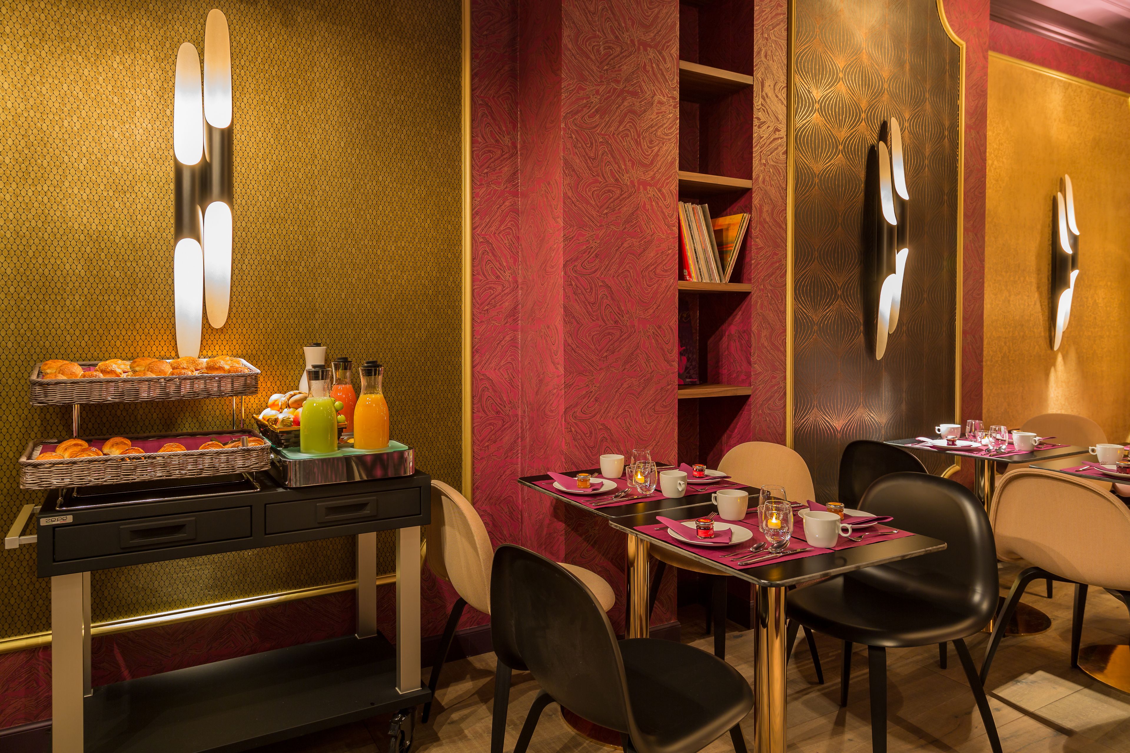 daily full breakfast (eur 17 per person)