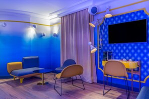 Premium bedding, minibar, in-room safe, individually decorated - Idol Hotel (Paris)