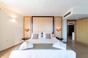 Junior Suite, Sea View | Minibar, in-room safe, desk, laptop workspace