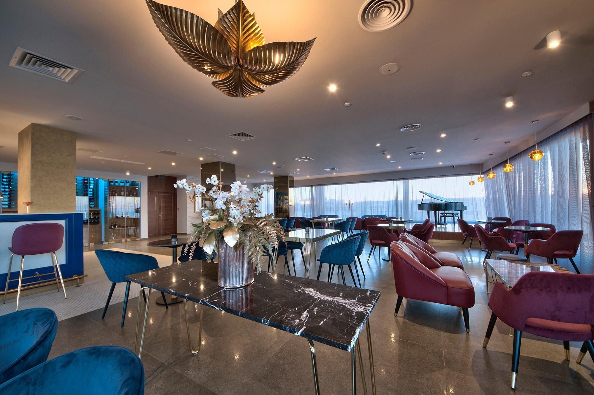 3 ravintolaa, joissa tarjoillaan aamiainen ja lounas; Välimeren keittiö 