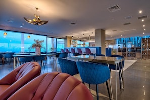 3 bars, lounge dans le hall